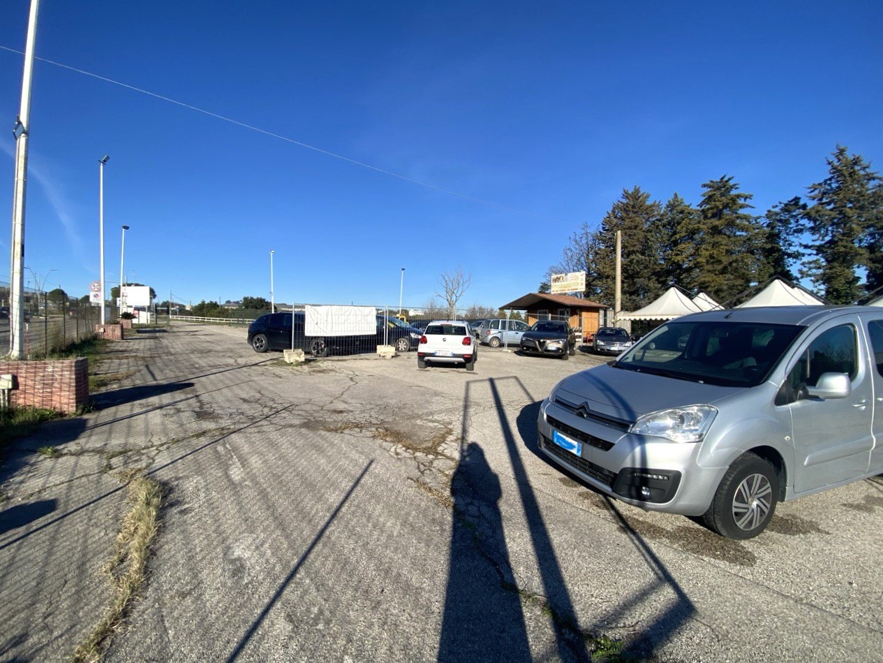 Matera – Affitto Grande Piazzale Commerciale D/8 ad Alta Visibilità