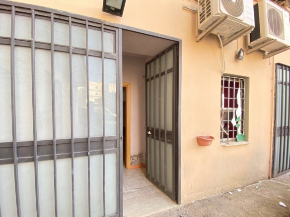 Locale Commerciale Via G. Vico – Ampio Spazio al Piano Interrato