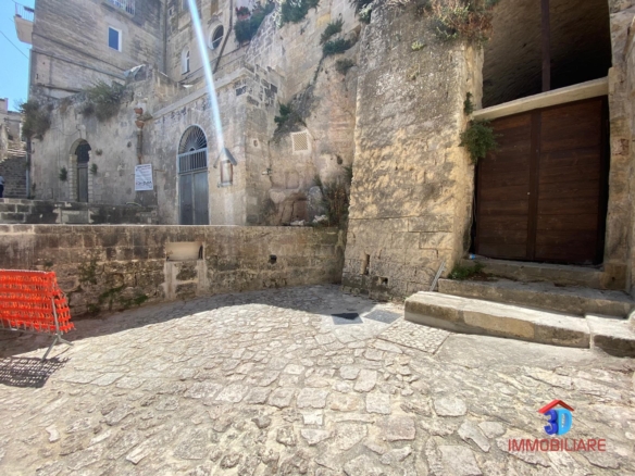 Locale Storico su 4 Livelli nel Cuore del Sasso Barisano